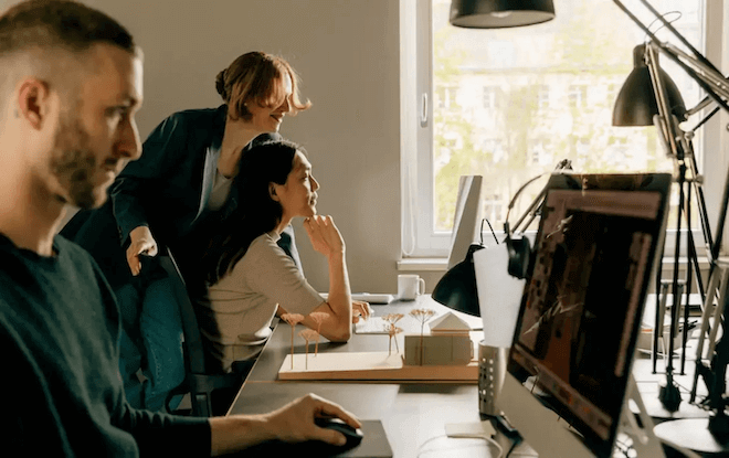 hero-data-consultant-workspace-datafacts